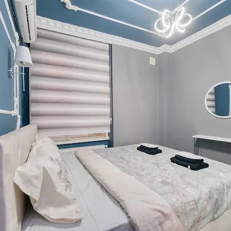 Blue White House Apartment Istanbul