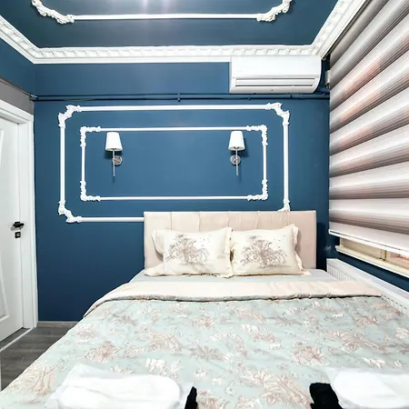 Blue White House Apartment *