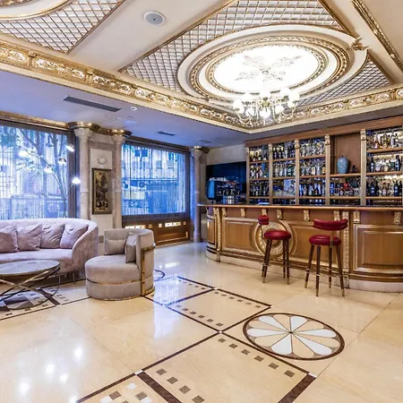 Wyndham Old Hotel 5*