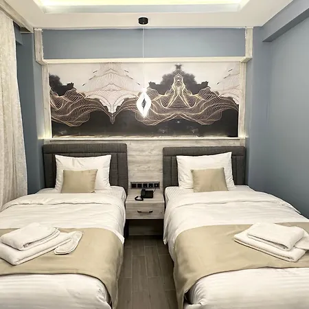 Blue Moonrise Hotel *
