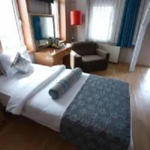 Golden Palace Sea View Hotel 3*