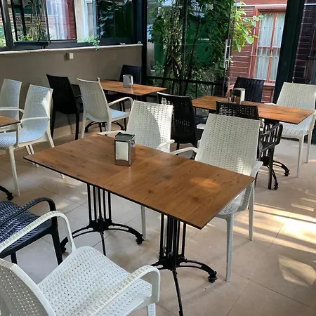 Amida House Aparthotel