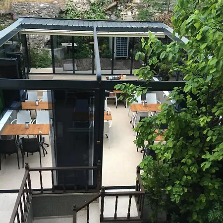 Amida House Aparthotel 2*