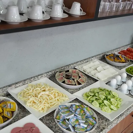 Luka Hotel *