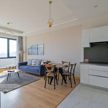 Apartment Grand By Newinn