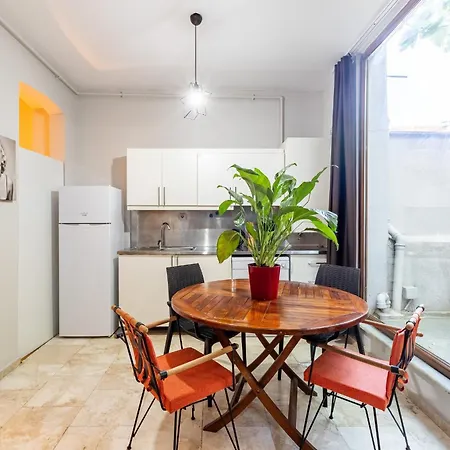 1 Bd Chic Garden Flat In Taksim Apartament *