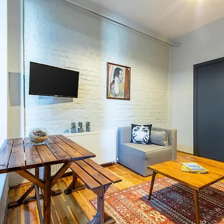 Apartament 1 Bd Chic Garden Flat In Taksim