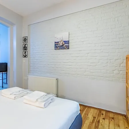 1 Bd Chic Garden Flat In Taksim Apartament