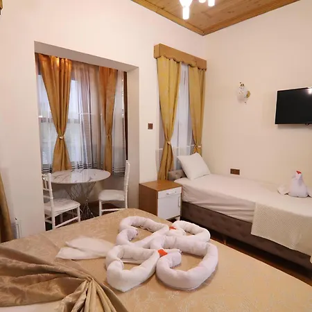 Royal Gur Hotel *