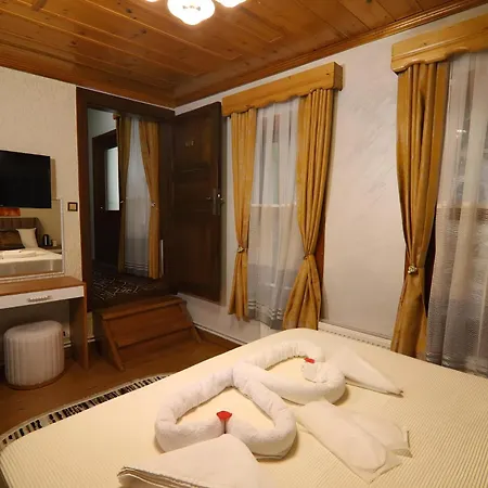 Royal Gur Hotel *