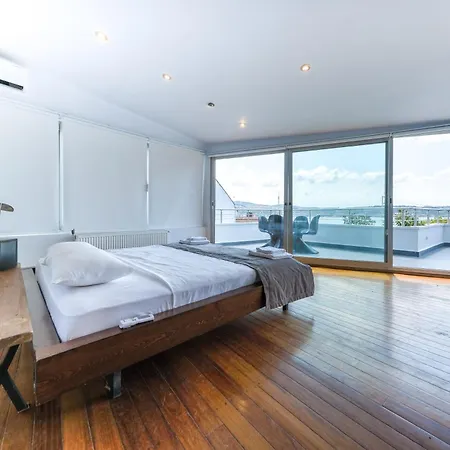 Maison Detroit : Iconic 3br Triplex W/ Great Views Villa Istanbul