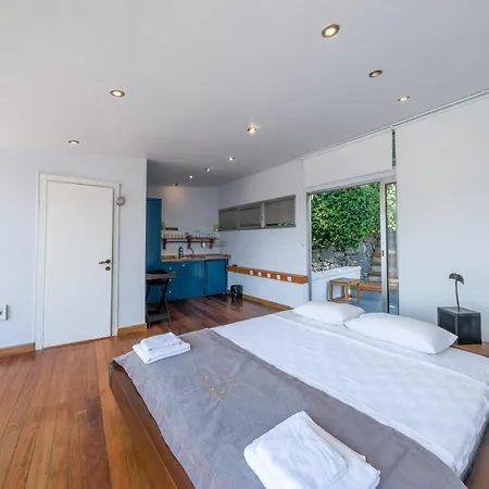 Villa Maison Detroit : Iconic 3br Triplex W/ Great Views