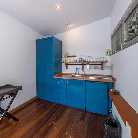 Maison Detroit : Iconic 3br Triplex W/ Great Views Villa