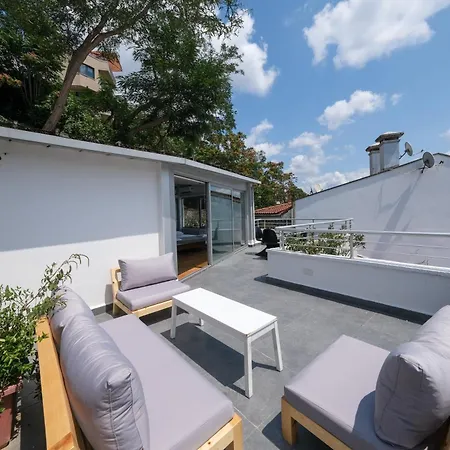 Villa Maison Detroit : Iconic 3br Triplex W/ Great Views