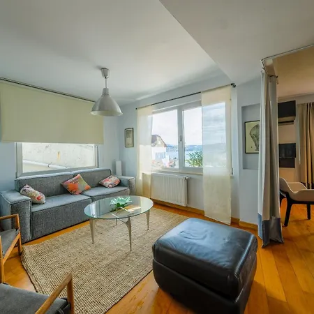 Villa Maison Detroit : Iconic 3br Triplex W/ Great Views Istanbul