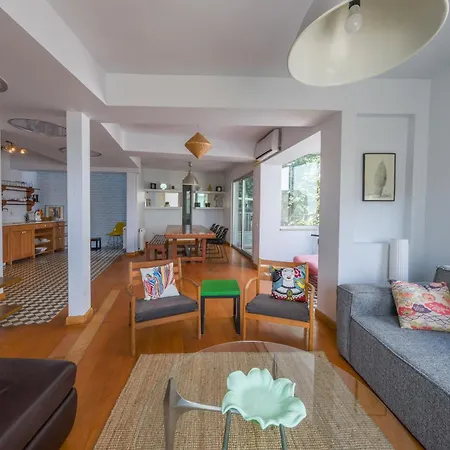 Maison Detroit : Iconic 3br Triplex W/ Great Views