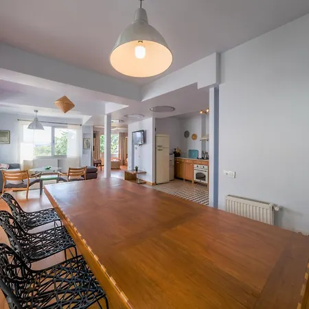 Maison Detroit : Iconic 3br Triplex W/ Great Views * Istanbul