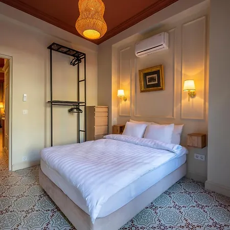 The Stylish Townhouse - Center *