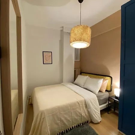 Spacious 3br 3ac Near Metro Apartment