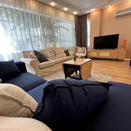Apartment Spacious 3br 3ac Near Metro Istanbul