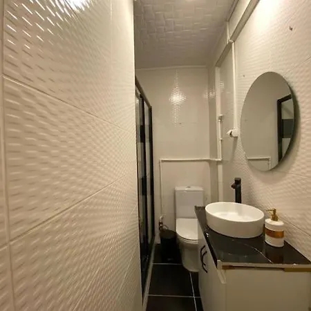 Apartment Spacious 3br 3ac Near Metro Istanbul
