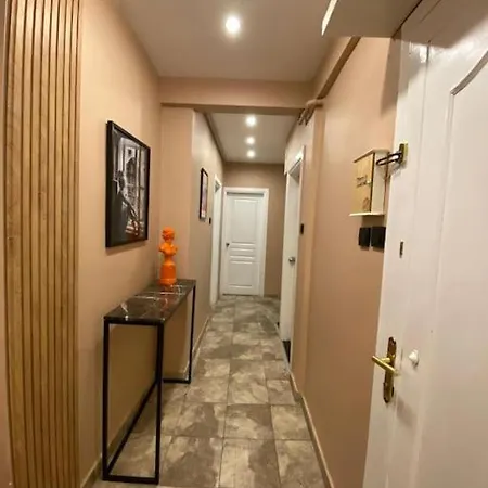 Spacious 3br 3ac Near Metro Apartment Istanbul