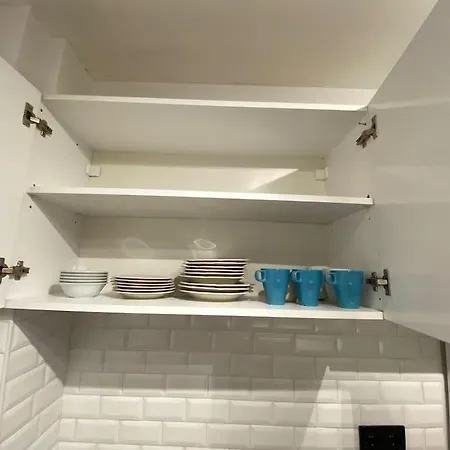 Spacious 3br 3ac Near Metro Apartment