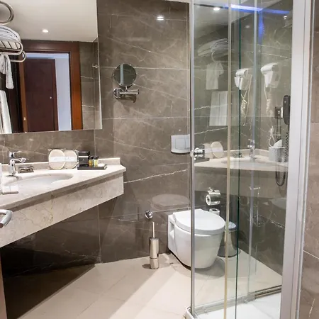 Grand Aras & Hotel