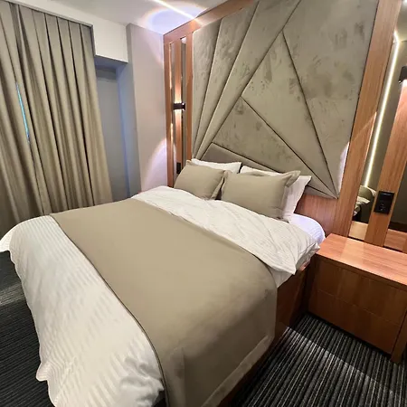 Hotel Vipinnhotels *