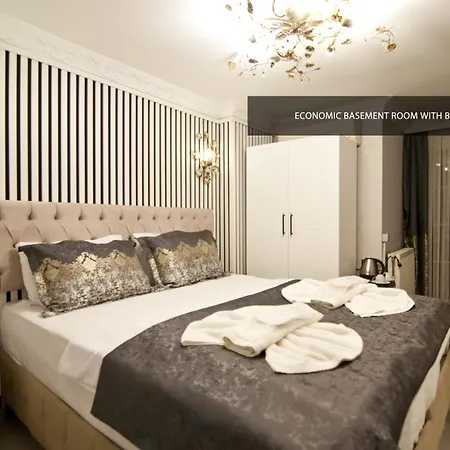 Broken Column Hotel 4*