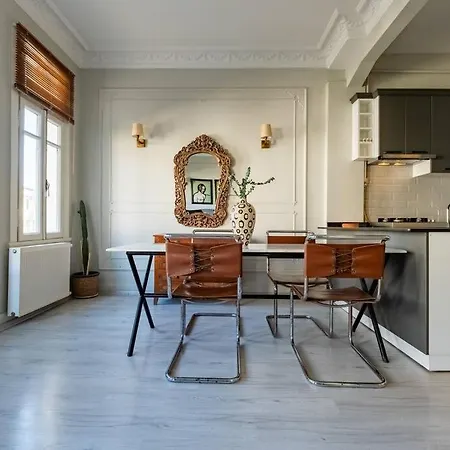 Cosy Historical Apartment *