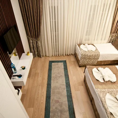 Broken Column Hotel 4*