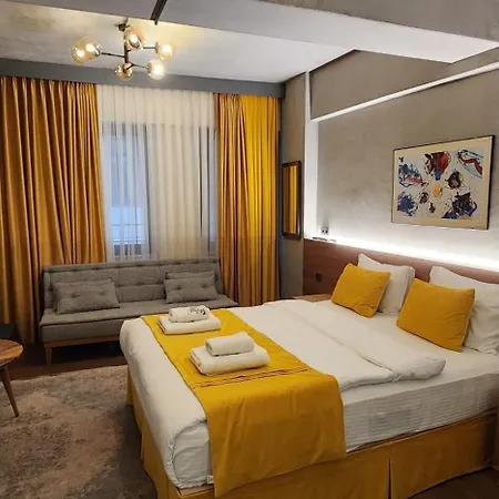 Aleksandr Pera Hotel 3*