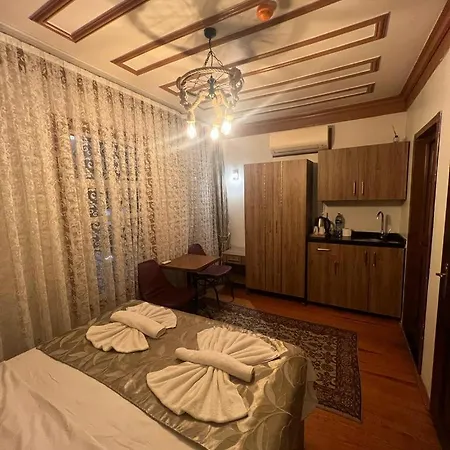 Aparthotel April Story