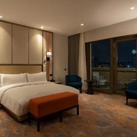 Hilton Mall Of Hotel 5*