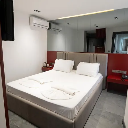 Aparthotel Pera 3*