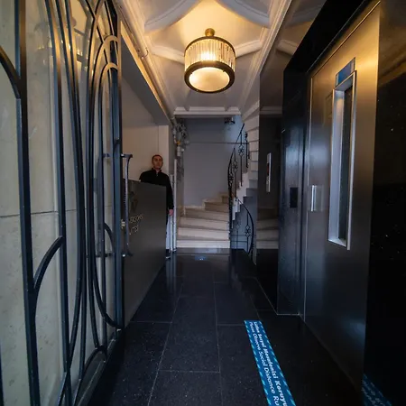 Seasons Apartment *
