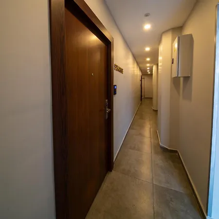 Seasons Apartment *