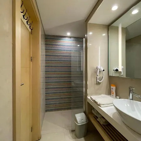 With Incredible View Of The Sea Near Metro Station Apartment