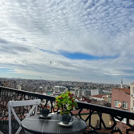 Taksim Larissa *