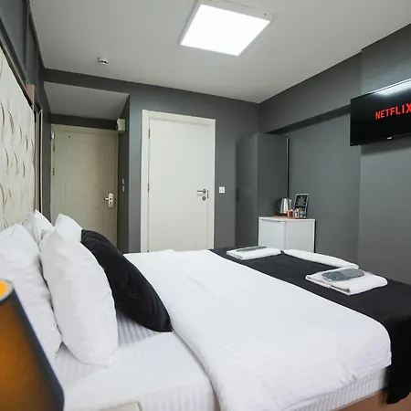 Luka Hotel
