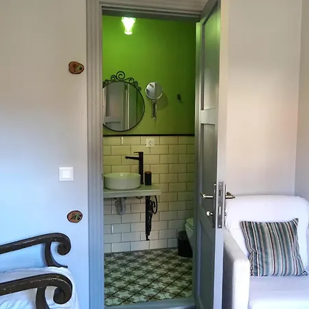Hotel Tilas - In 19th Century Wooden Townhouse,kadikoy