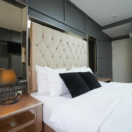 Luka Hotel *