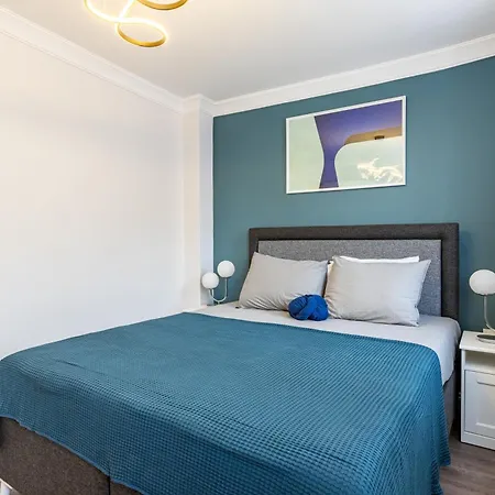 Red Suites Balat - Orange And Blue Apartment *