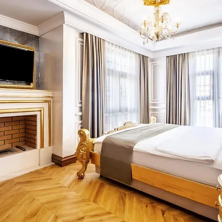 Magnificent Historic Mansion In Beylerbeyi *