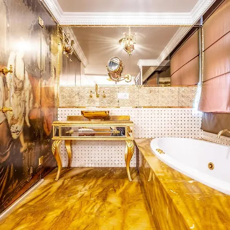 Magnificent Historic Mansion In Beylerbeyi *