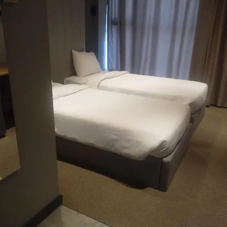 Sherlock Homes Hotel 4*