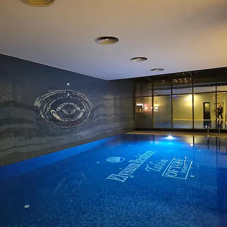 Perfect Taksim, 2 Bedroom, Pool, Gym, Sauna Apartment