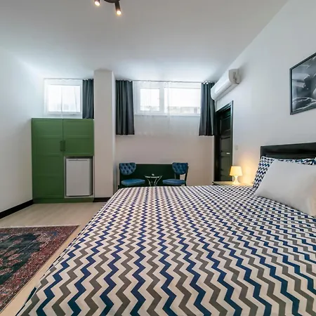 Hexa Aparthotel *