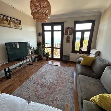 Historic Wooden House With Bosphorus View Apartment